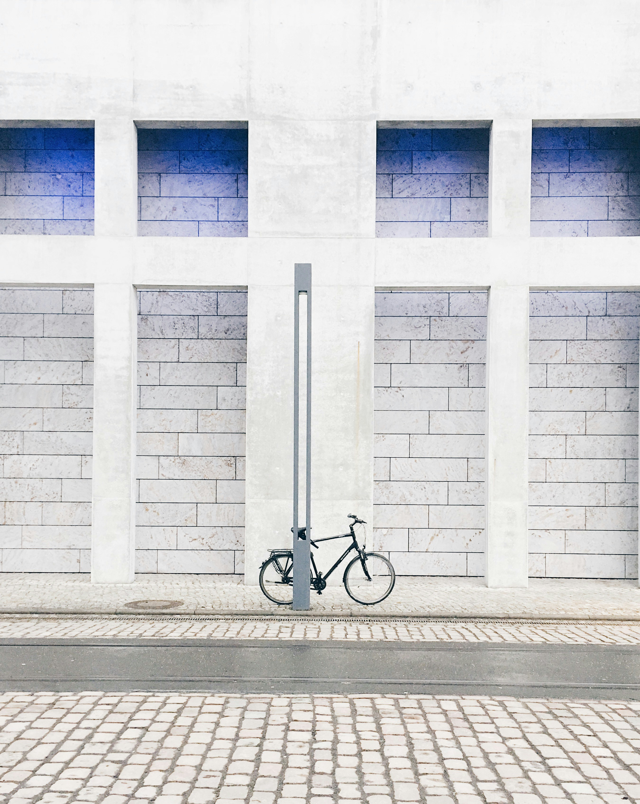 How to Design Supply Chains for Product Customization