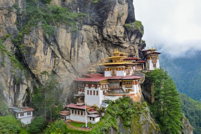 houses in mounted edges bhutan zoom background