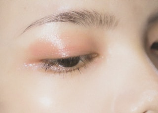 Quick cute eye shadow.