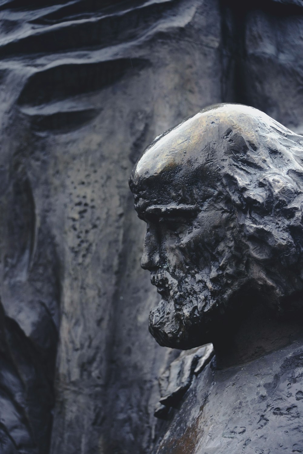 close-up photography of black concrete statue