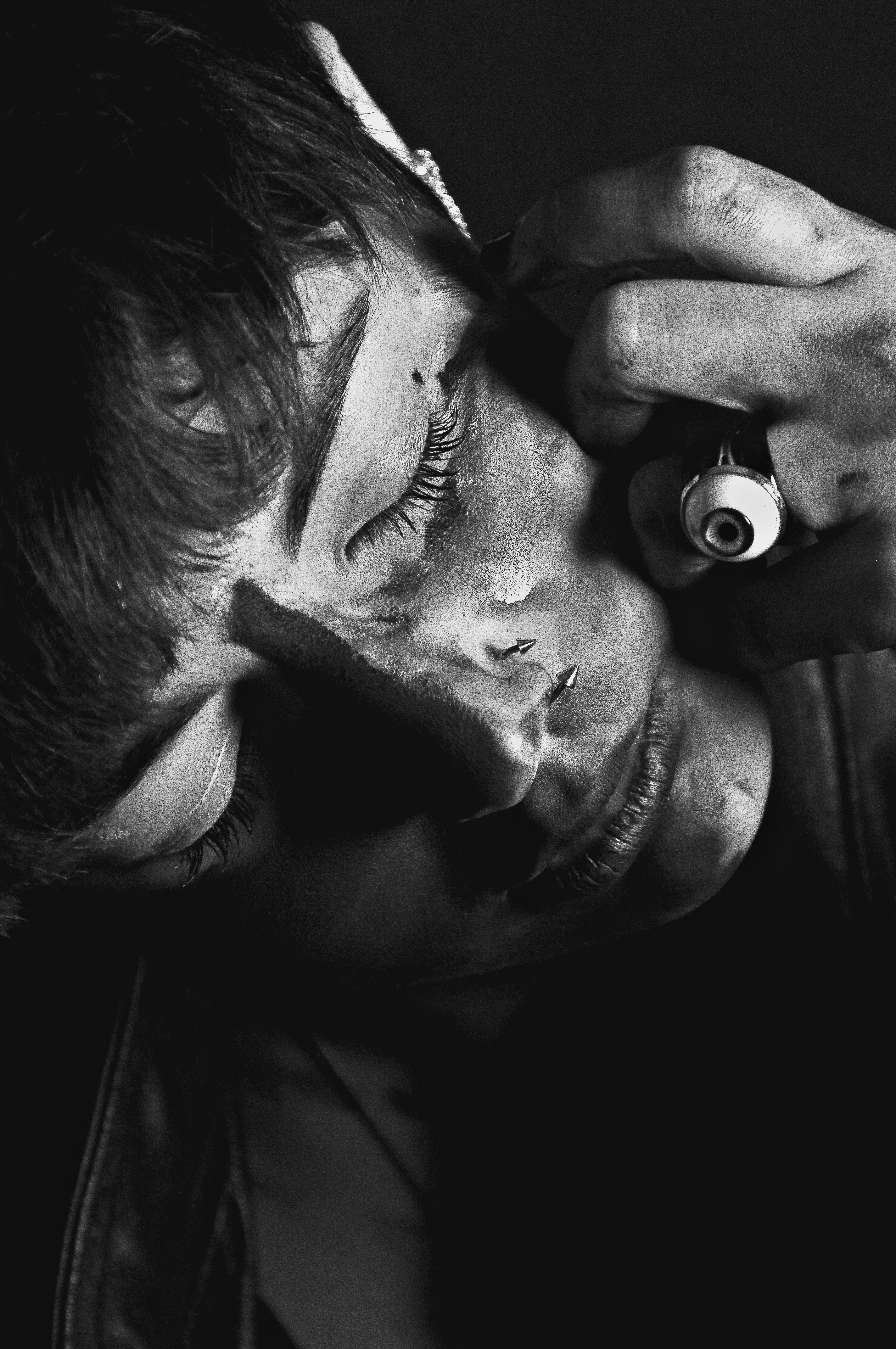 gray computer monitor