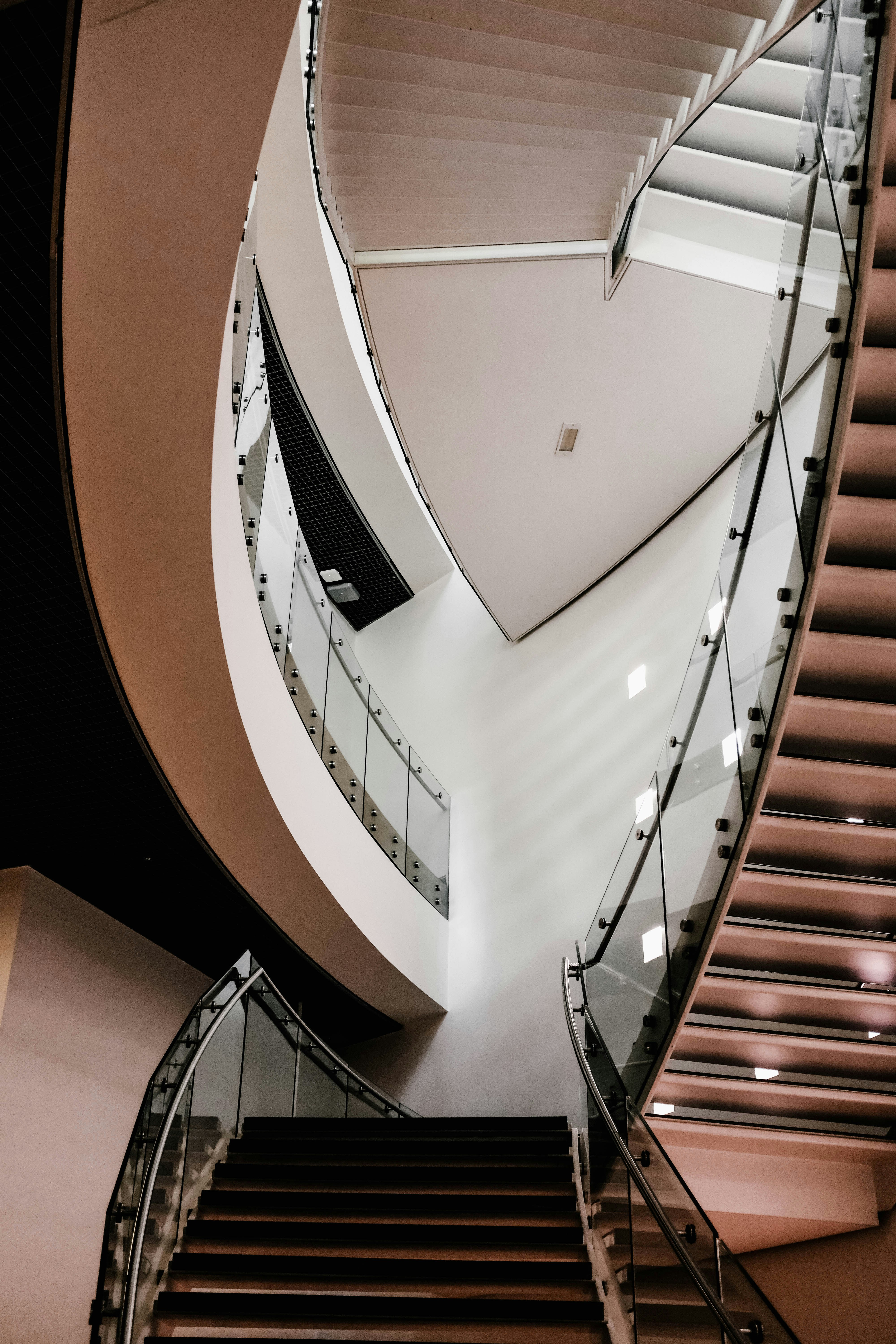 Photo by adrienolichon