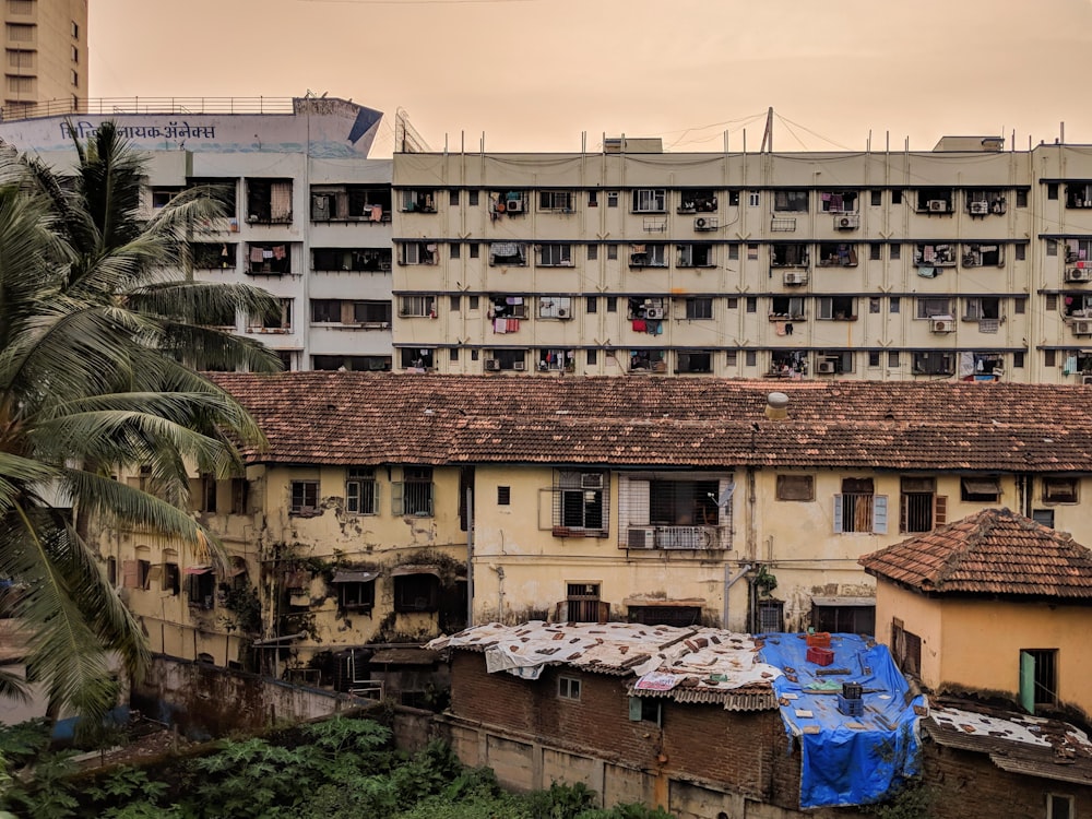 view of apartment complex