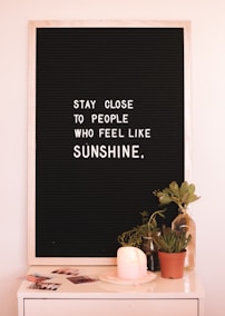 stay close to people who feels like sunshine quote