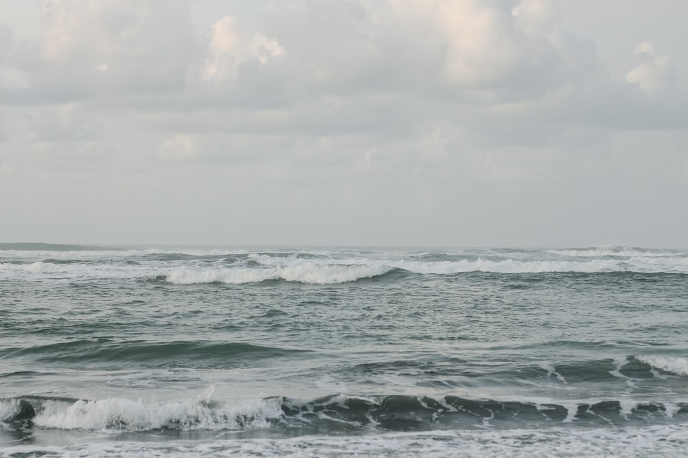 splashing sea waves under gloomy sky