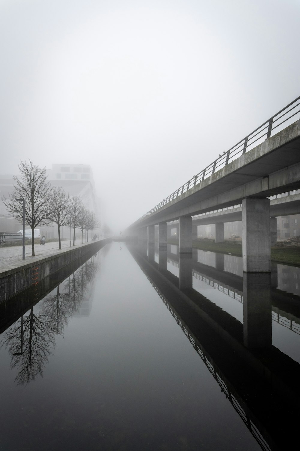 gray concrete bridge