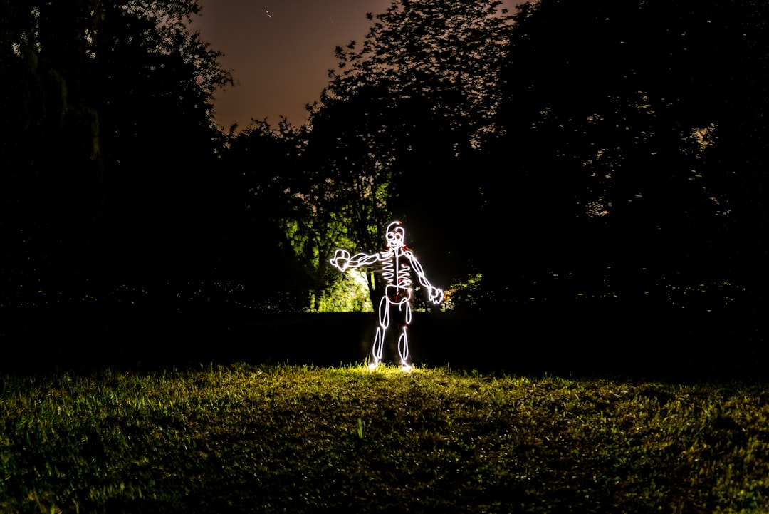 neon light skeleton garden decor, 💡 The light skeleton