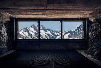 white and black mountain