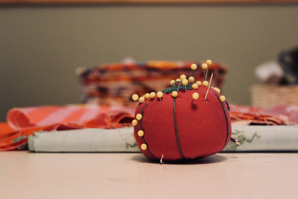 red tomato needle pouch