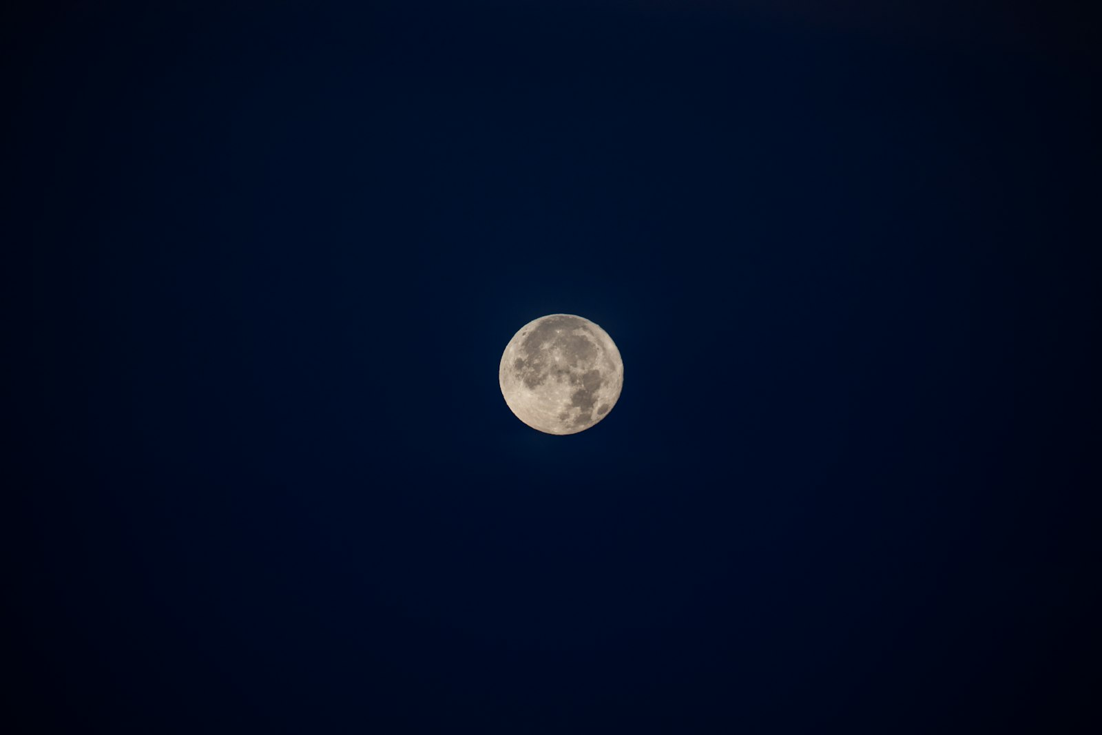 Canon EOS 5DS + Canon EF 100-400mm F4.5-5.6L IS II USM sample photo. Full moon photography