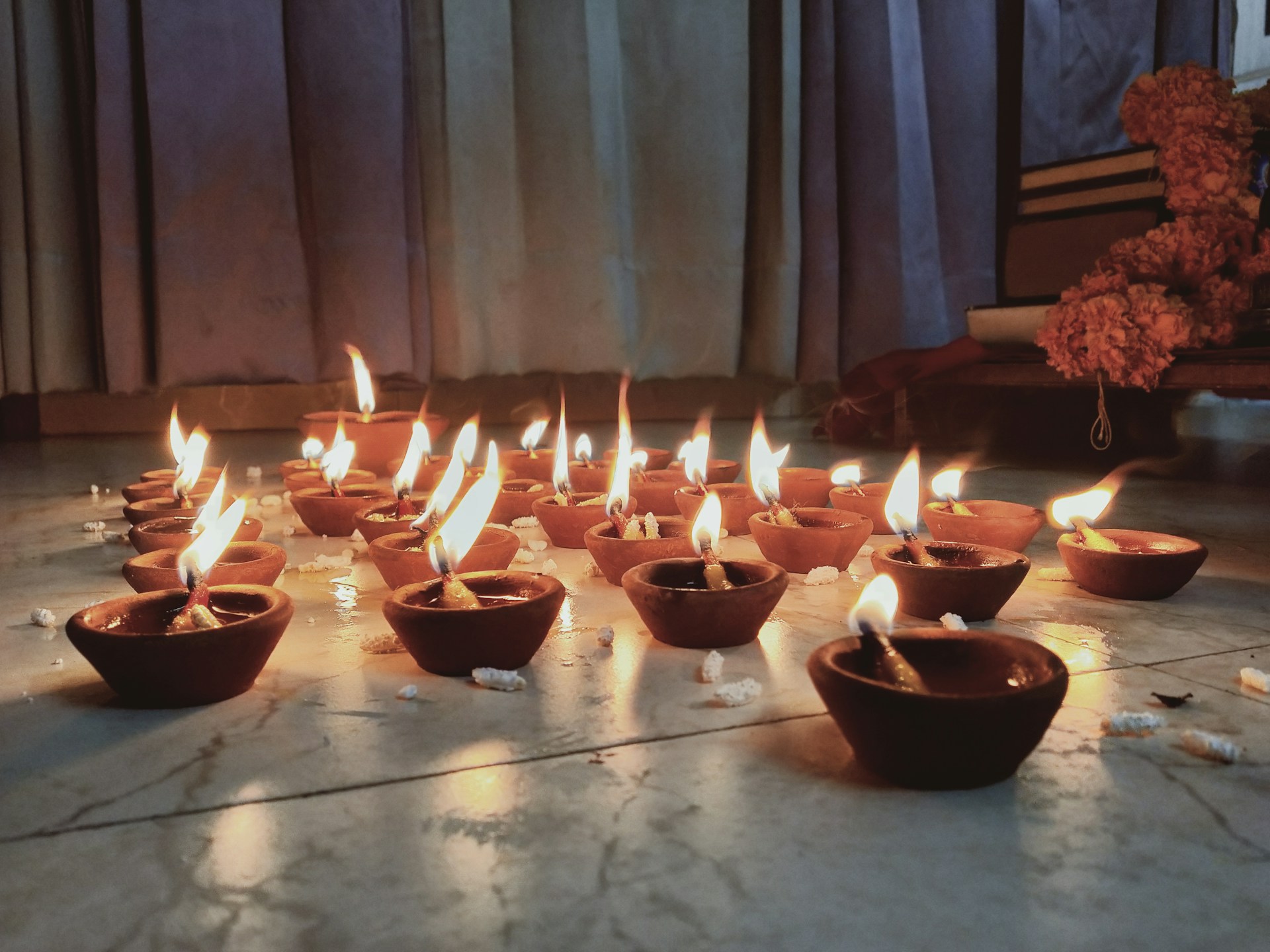 black and white bed linen