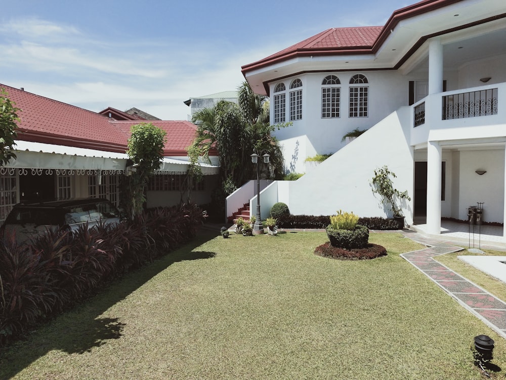 white and red mansion