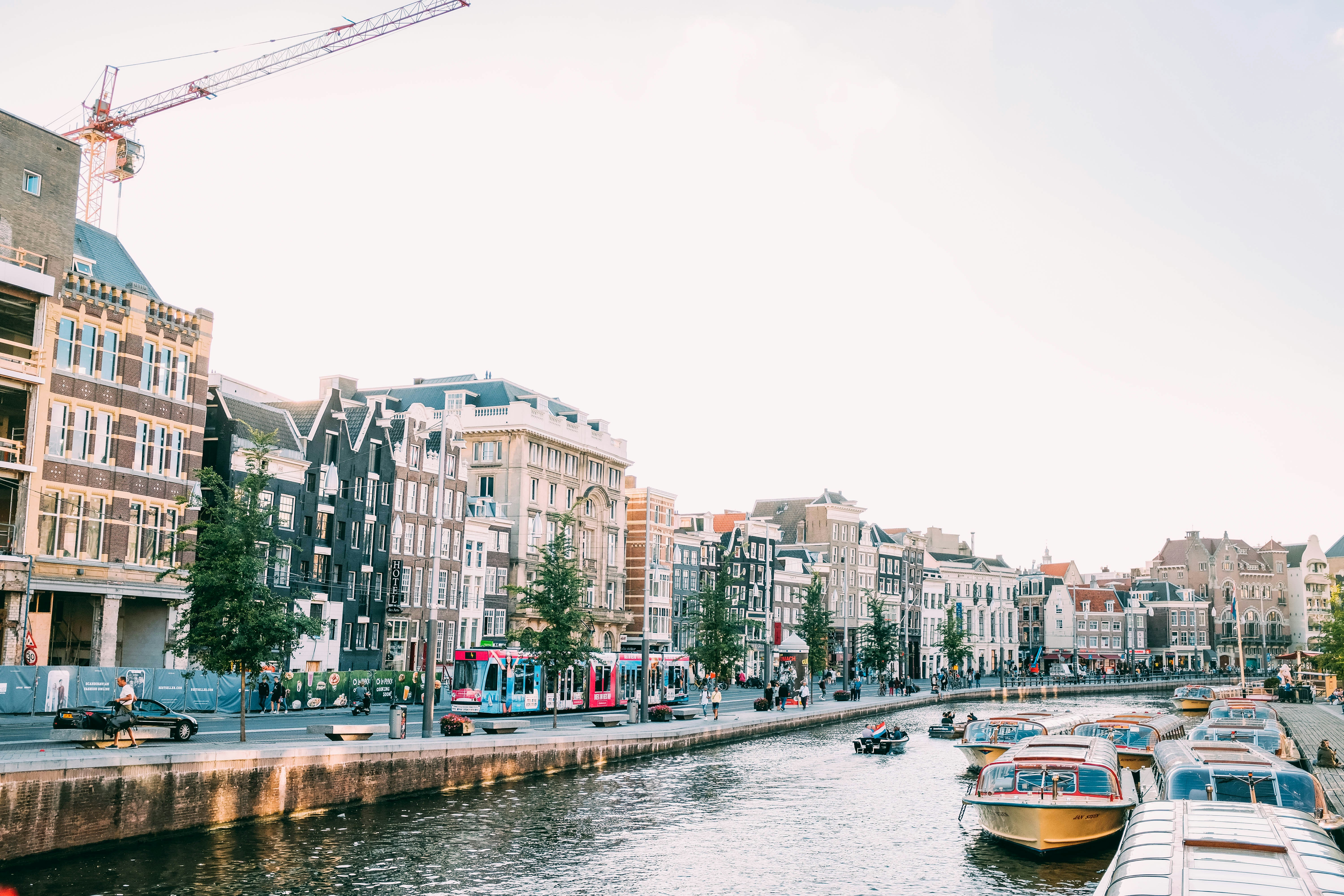 Photo by adrienolichon