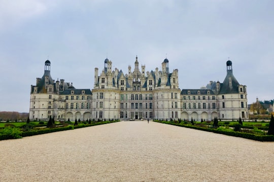 landscape photography of European styled mansion in Château de Chambord France
