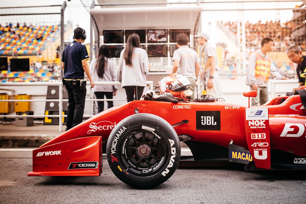 carro de corrida vermelho