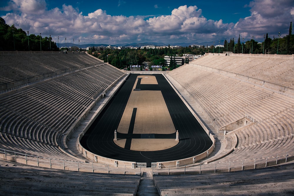 Estadio negro y beige