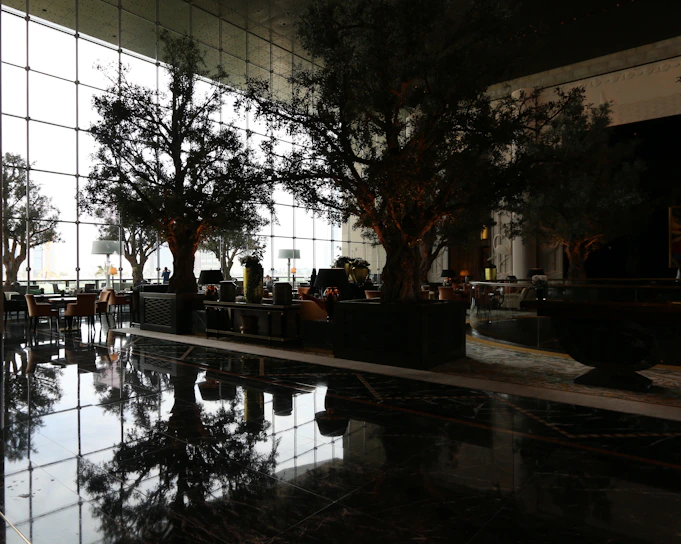 Wide shot of Sala Época's elegant event space with minimalist decor and natural light.