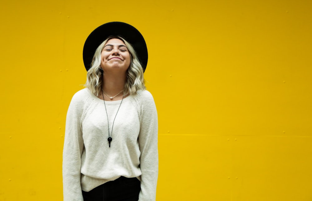 Camisa blanca de manga larga para mujer