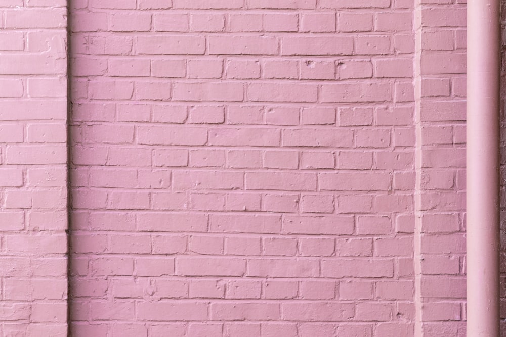 분홍색 콘크리트 벽