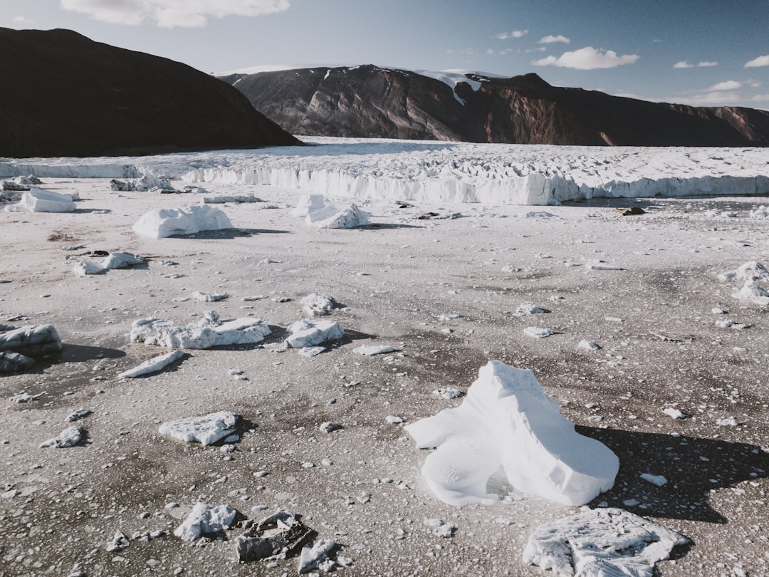 iceberg during daytime