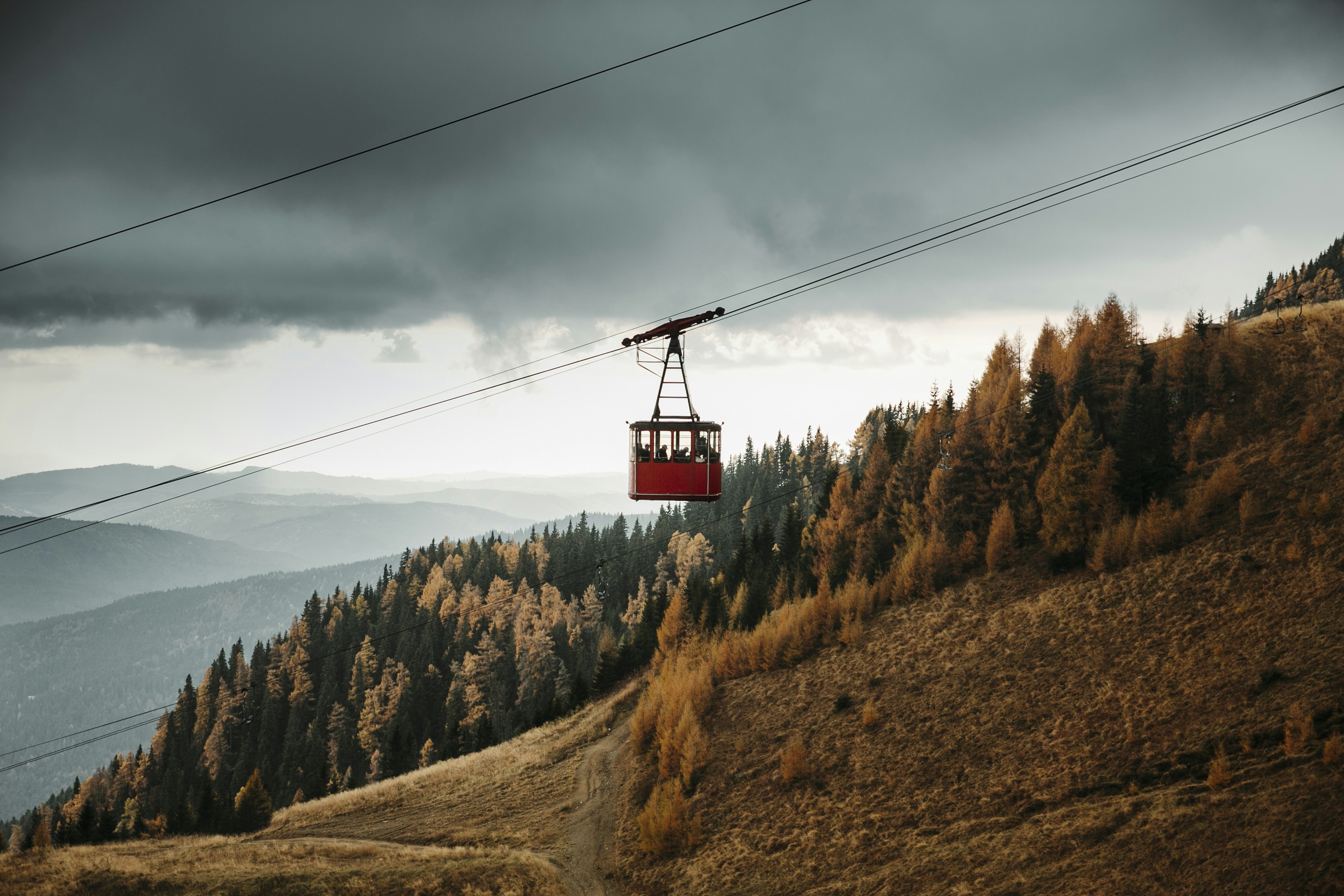 Canon EOS 5D Mark III sample photo. Red cable cart at photography
