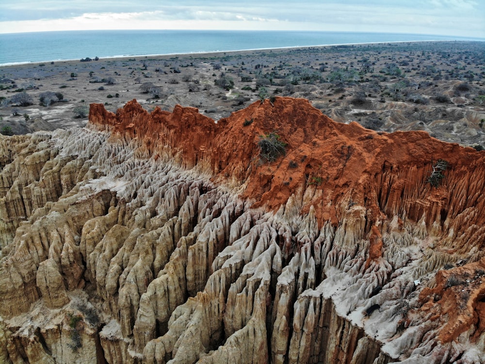 Fotografia de paisagem de Brown Mountain