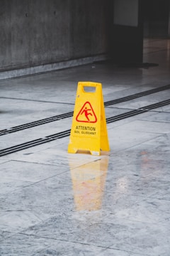 yellow clip sign