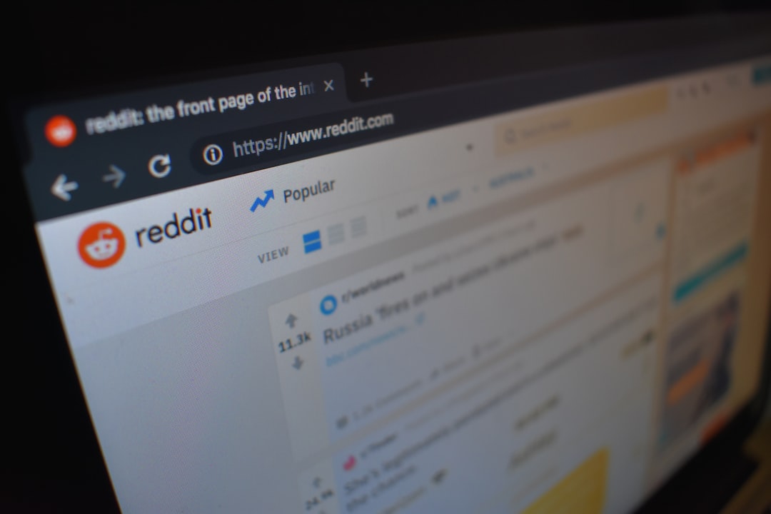Reddit introduce doua criptomonede