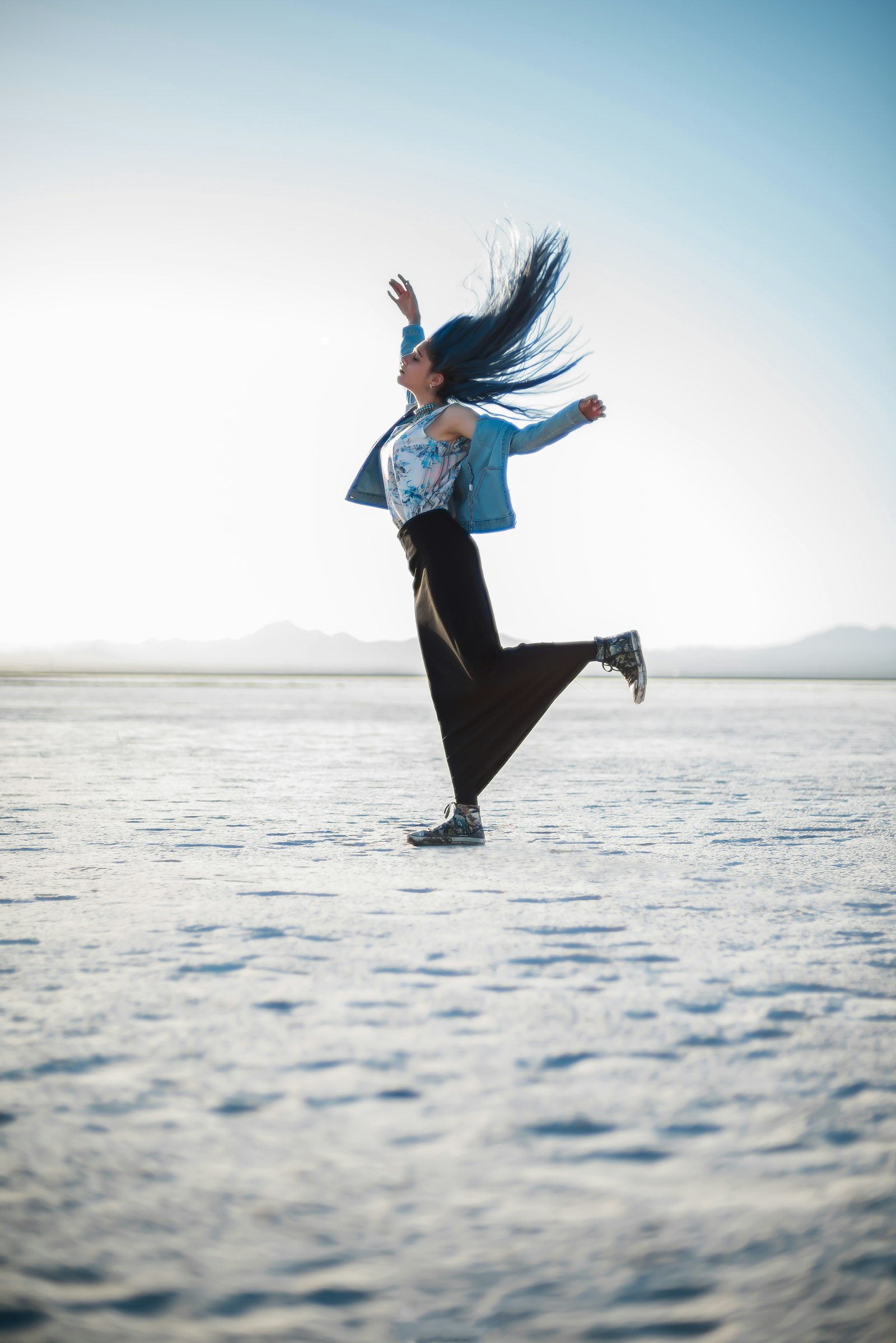 Nikon D810 + Nikon AF Nikkor 50mm F1.4D sample photo. Woman raising her hand photography