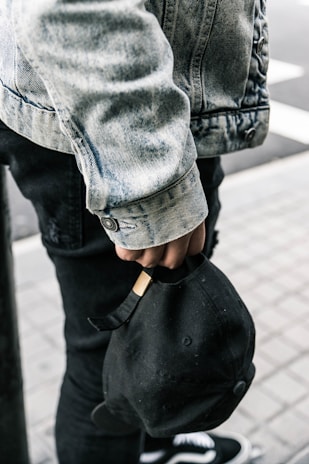 A casual street scene featuring someone sporting Modavibe jeans and a cap, blending comfort and fashion.