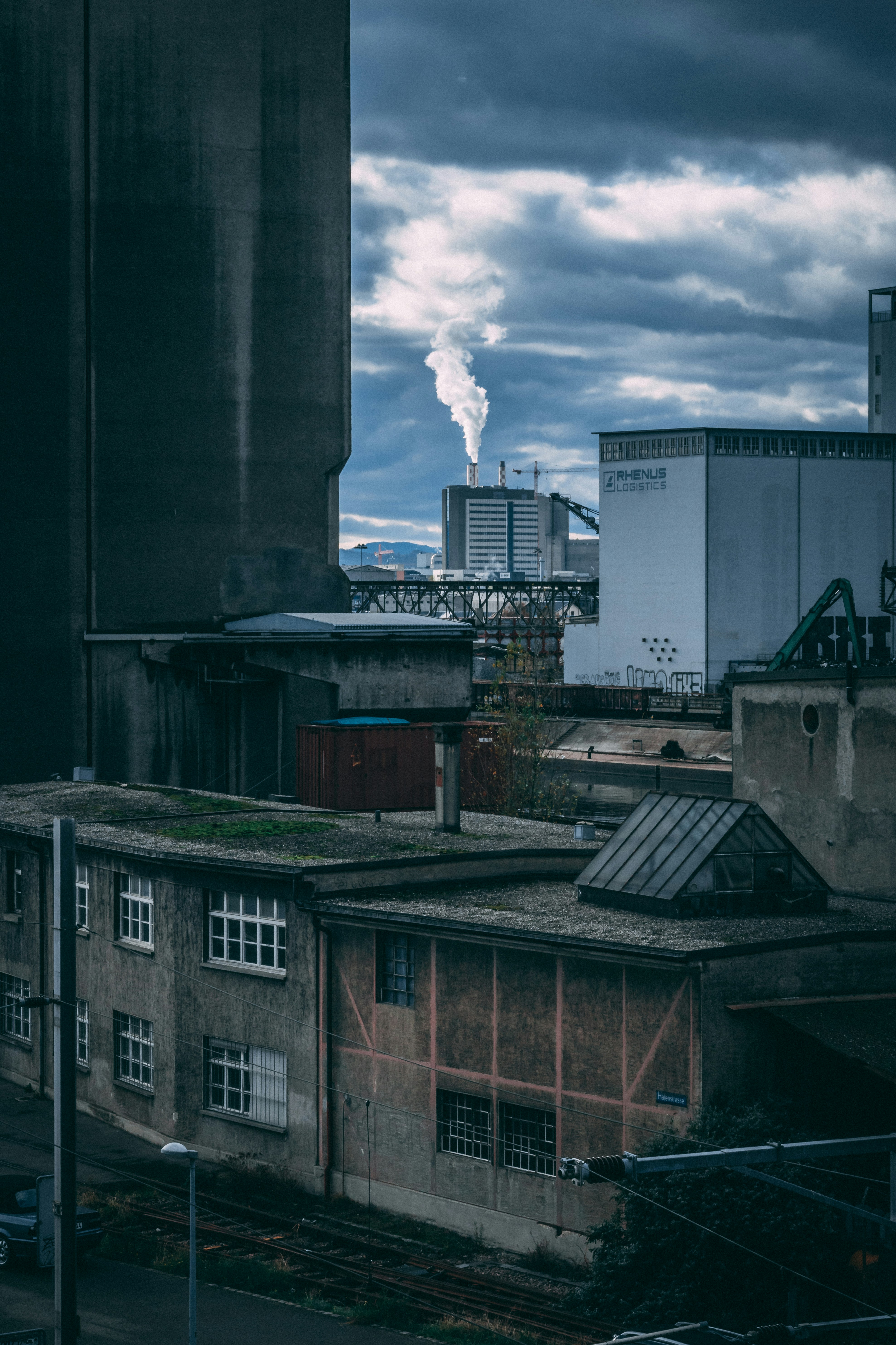industrial city architecture, wallpaper, Sejarah Gudang Garam Kediri: Perjalanan Menjadi Raksasa Kretek 3