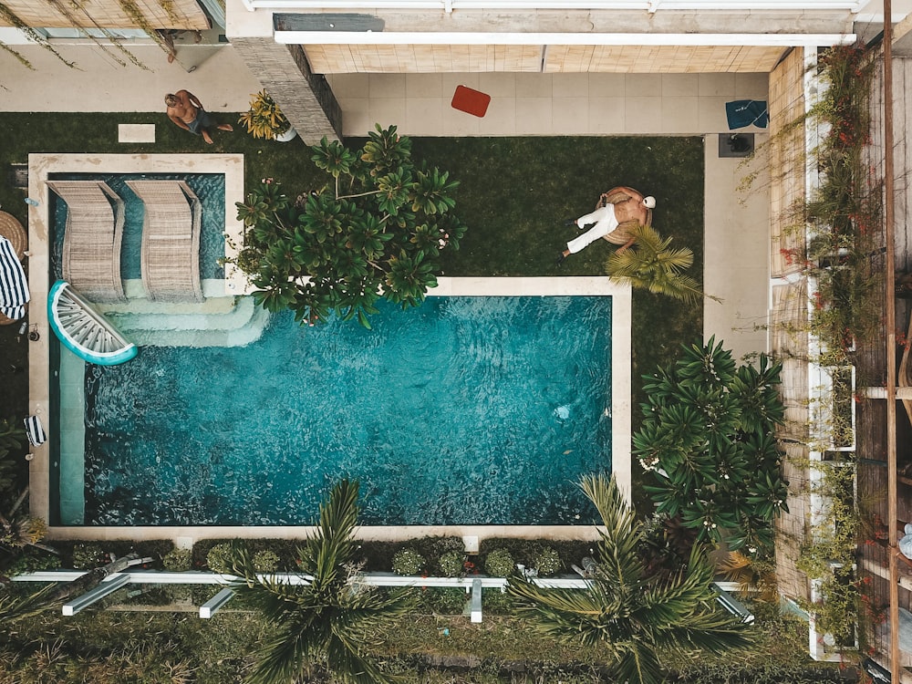 Photographie aérienne d’une piscine vide pendant la journée