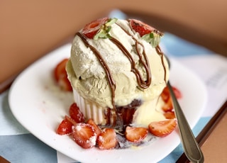 ice cream with strawberries