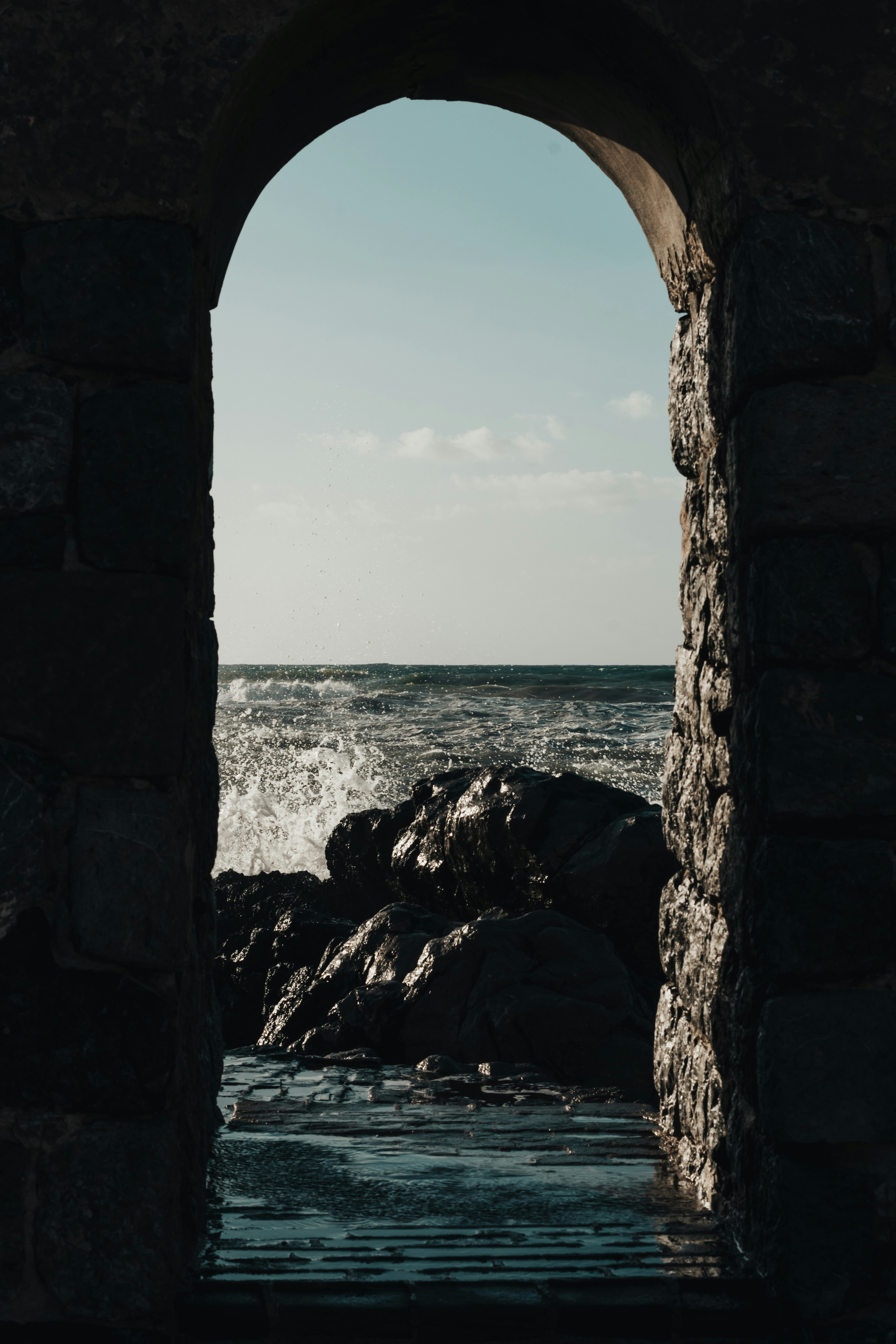 ocean waves on rocks