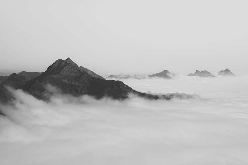 Montagne Rocheuse noire pendant la journée