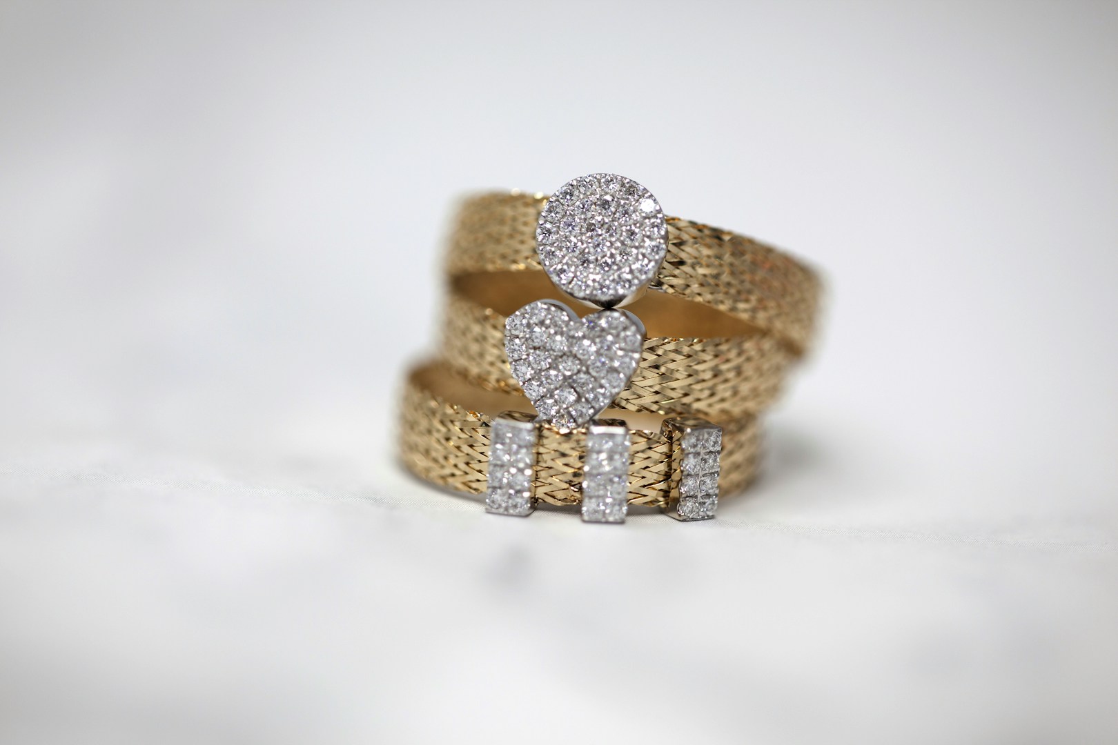 Sell gold jewelry for cash in NYC — gold rings, chains, and bracelets bought by Astoria Gold Buyer Pawn Shop in Queens