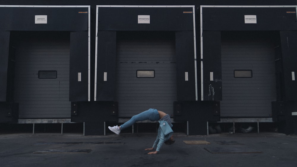 persona bailando durante el día