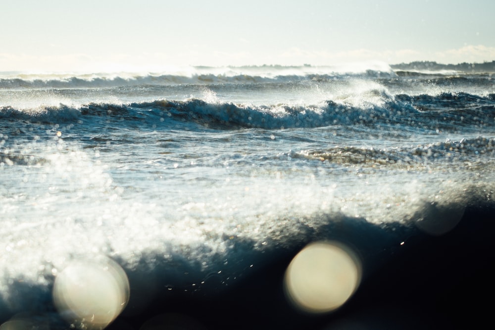 ondas do mar durante o dia