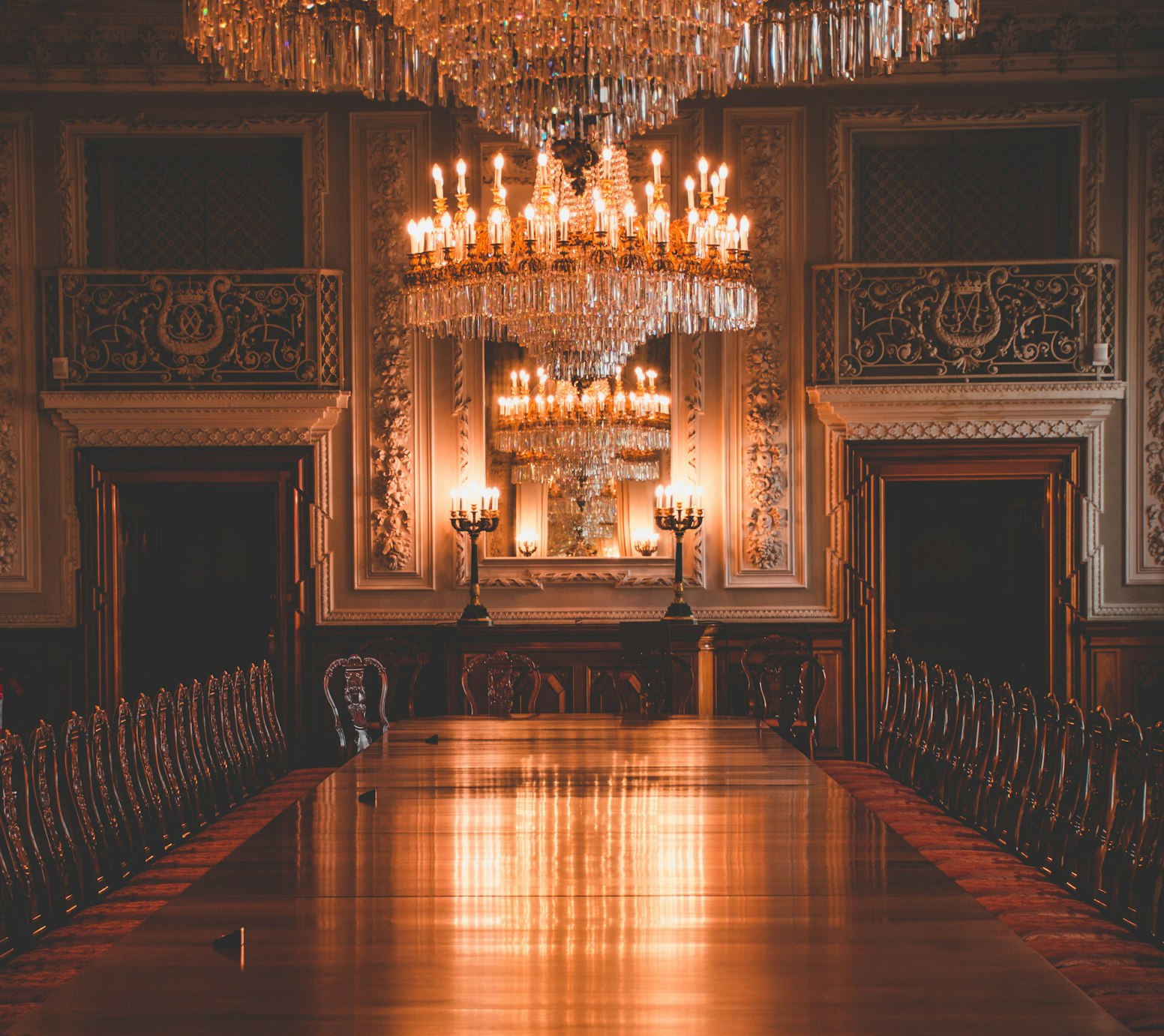 image of a formal dining room