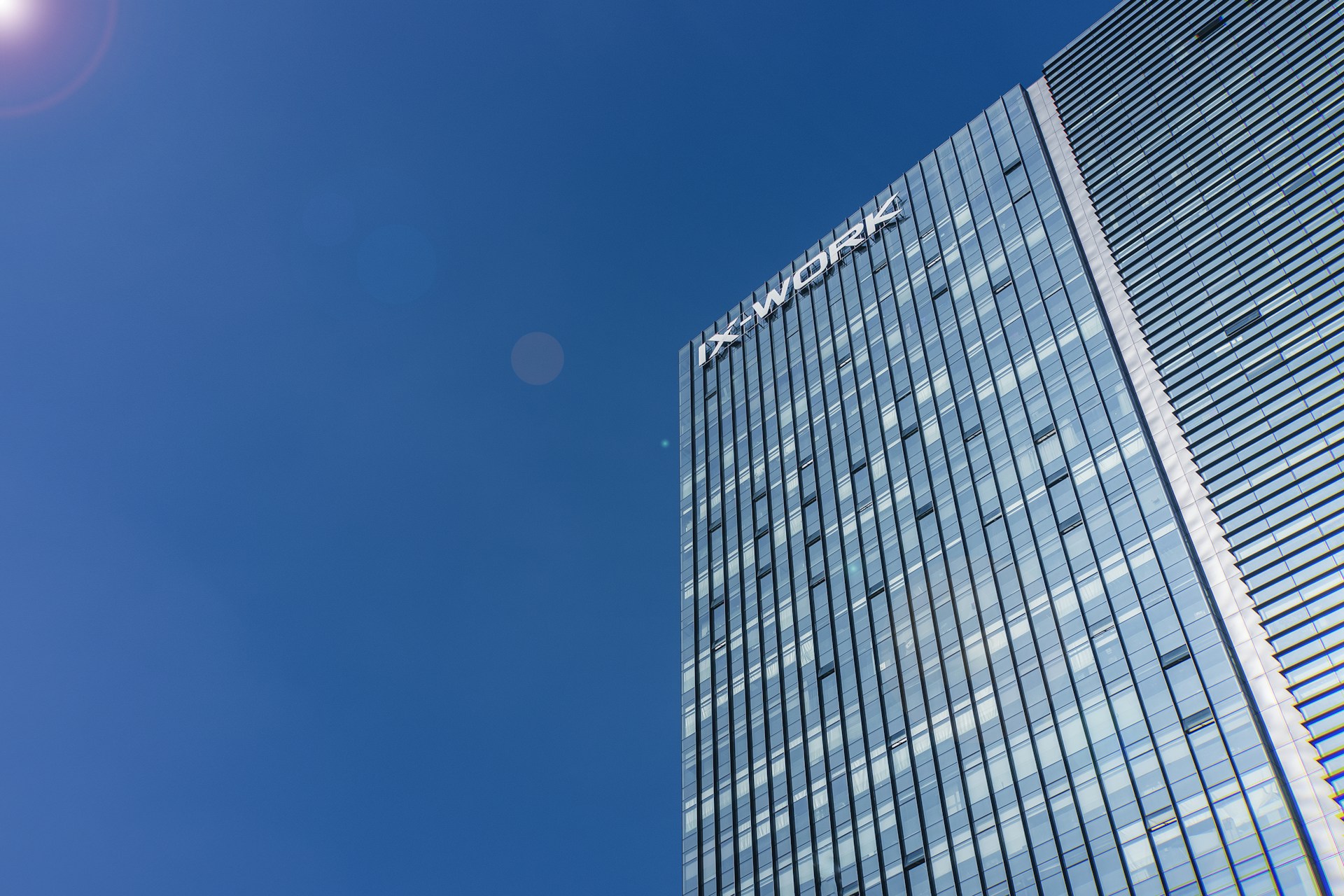 gray computer monitor