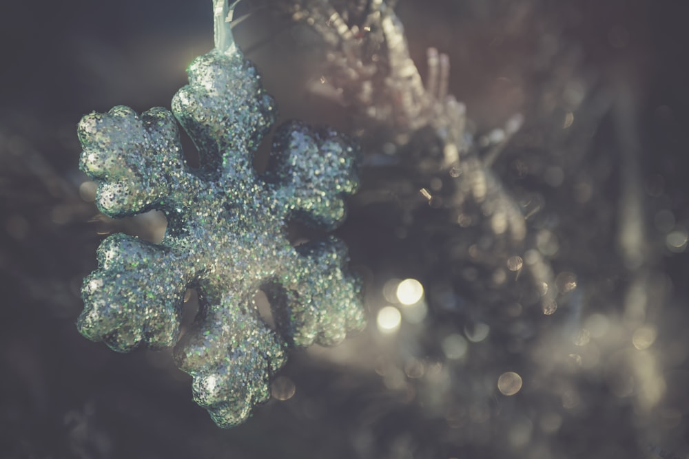 blue snowflakes baubles