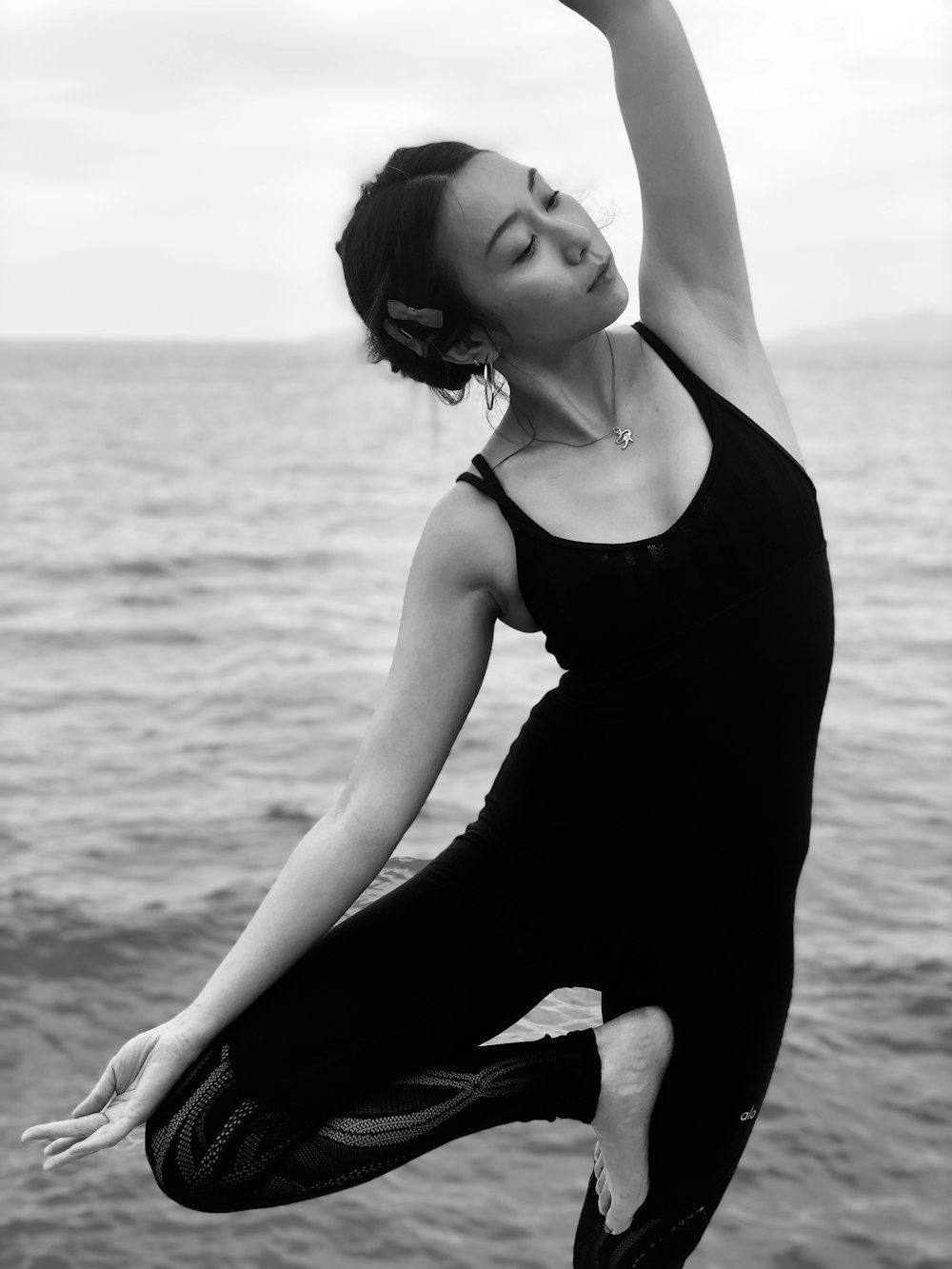 Frau in Yoga-Pose