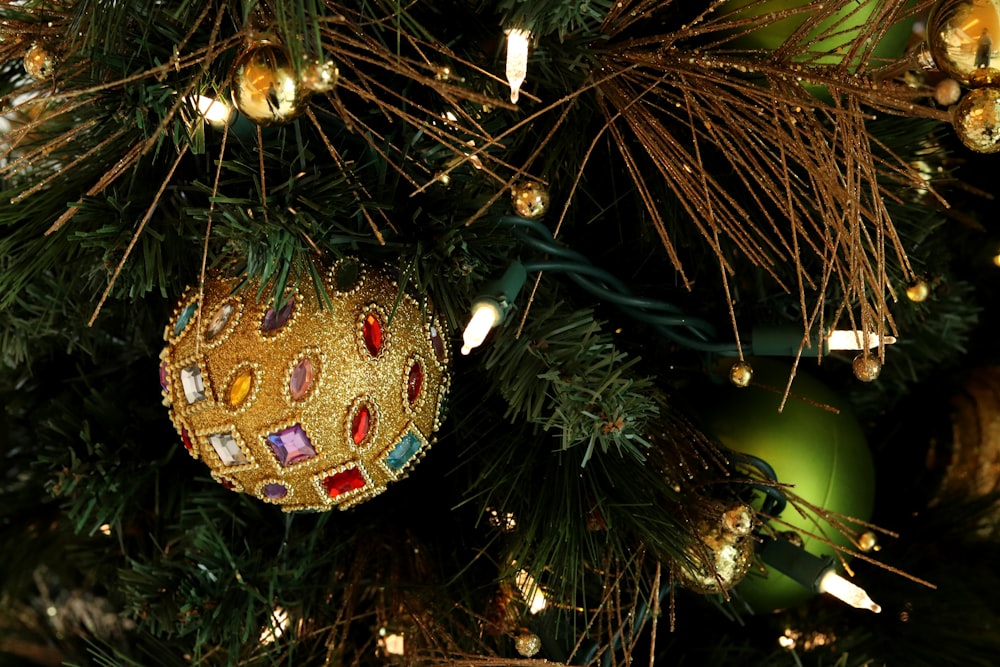 brown and multicolored christmas bauble close-up photography