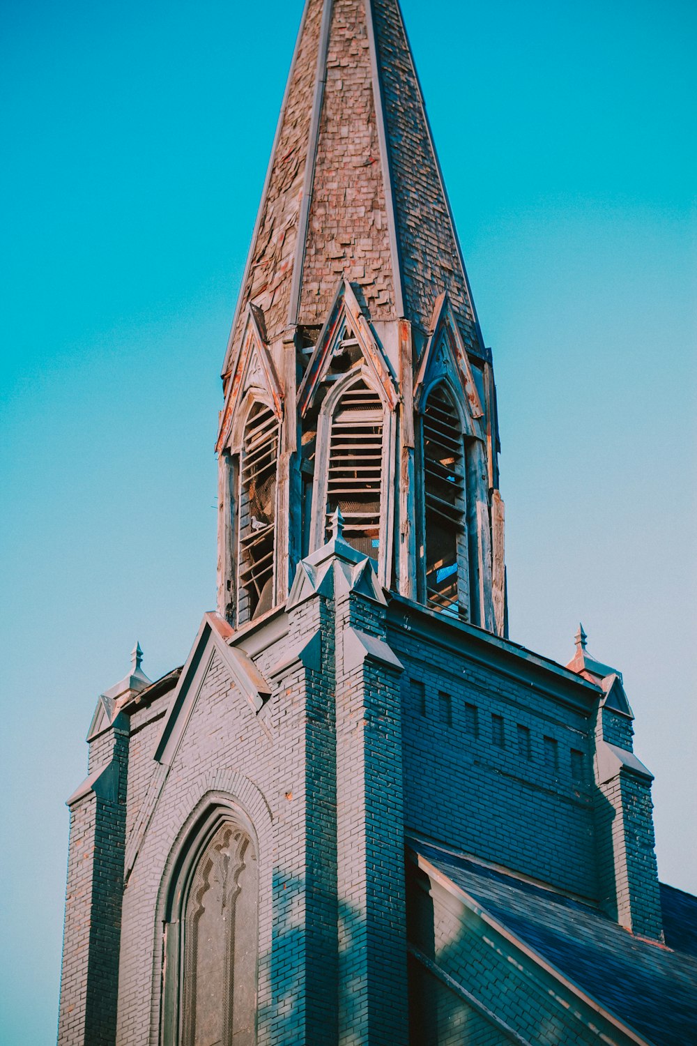 brown concrete building