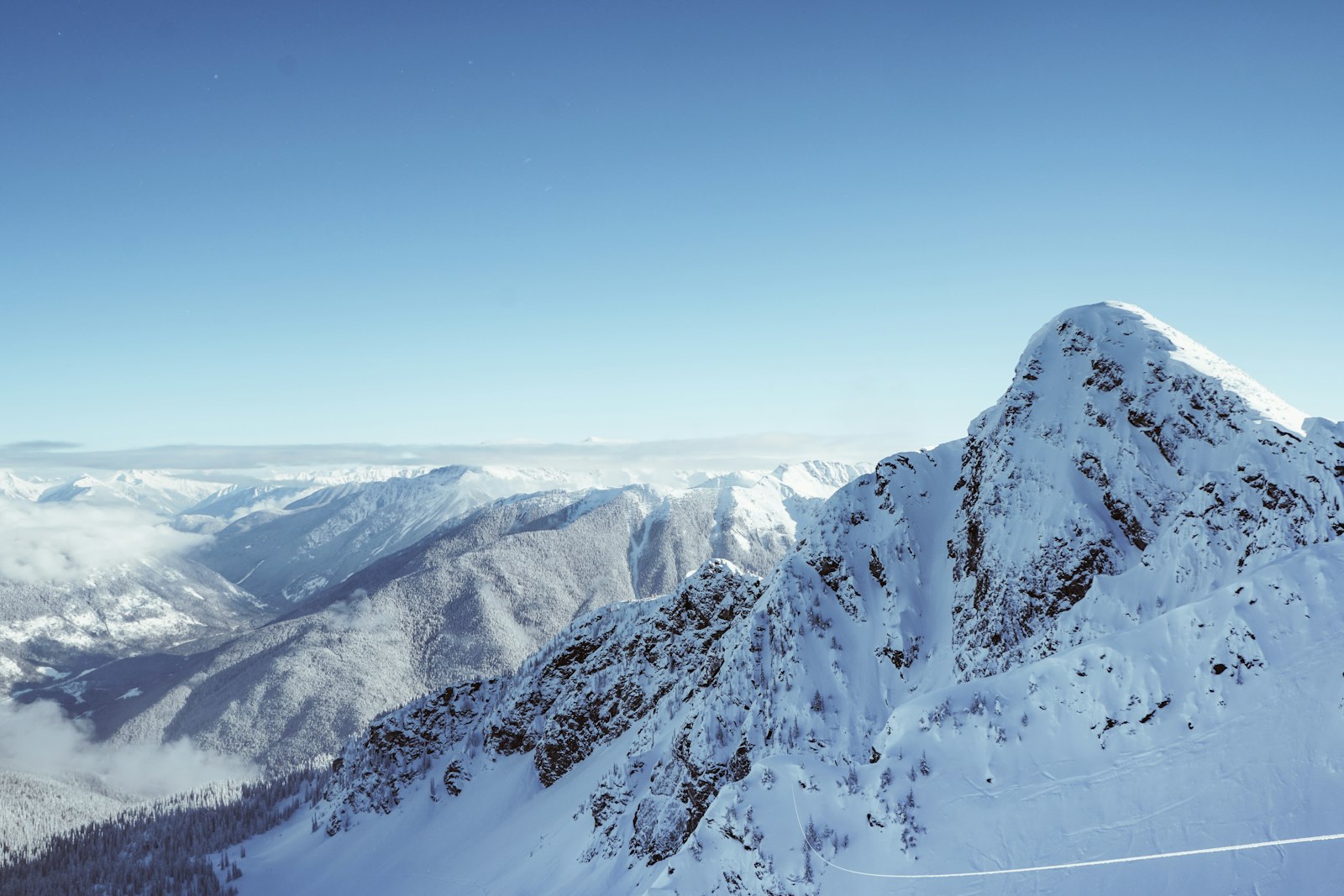 Sony a6300 + Sony E 18-55mm F3.5-5.6 OSS sample photo. Snow-covered mountain during daytime photography