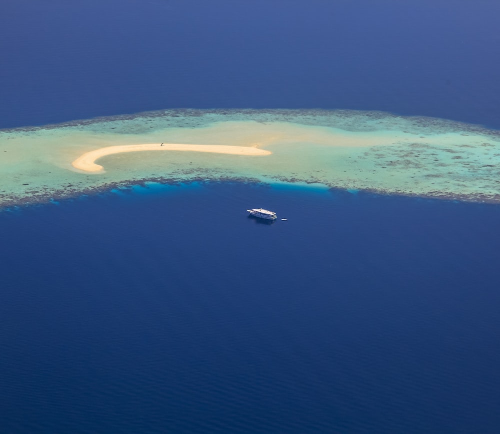 bird's-eye view photography of cruise near islet