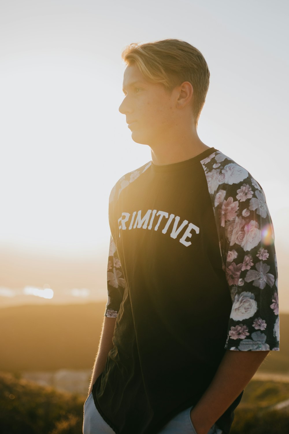 man wearing black and white crew-neck t-shirt