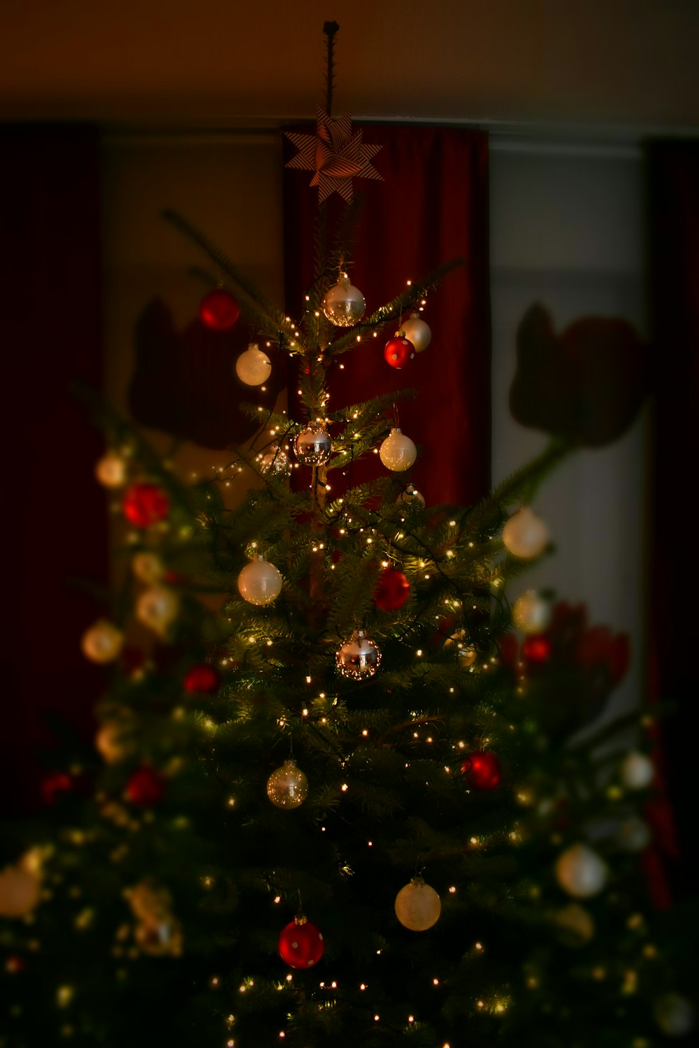 palline appese all'albero di Natale
