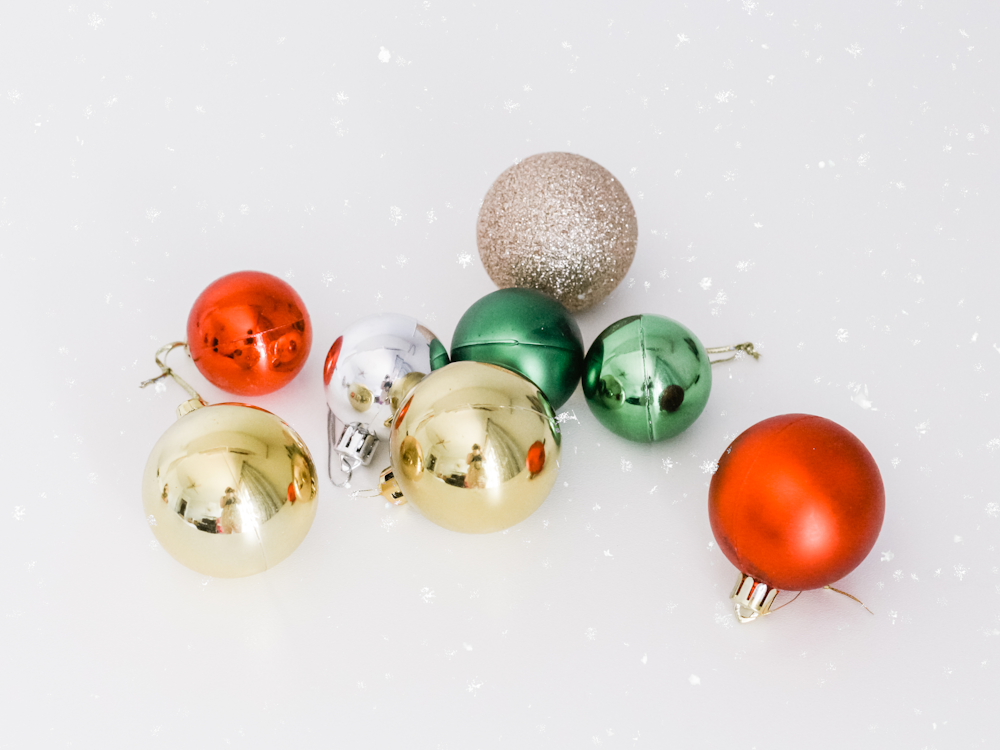 lote de bolas navideñas de ocho colores variados