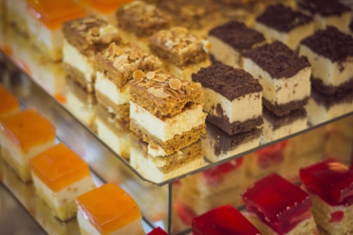close-up photography of slice cake lot